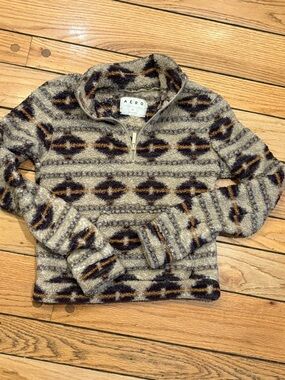 AERO Quarter-Zip Fleece Pullover in Beige and Navy Aztec extra small